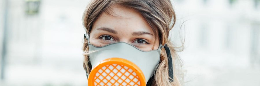 Des acteurs économiques de la région Auvergne-Rhône-Alpes se mobilisent dans la lutte contre la pandémie de Covid-19 pour produire un masque de protection réutilisable