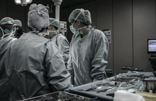 Quelles sont les contaminations chimiques secondaires du personnel hospitalier ?